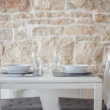 Nesatcium 아파트 풀라